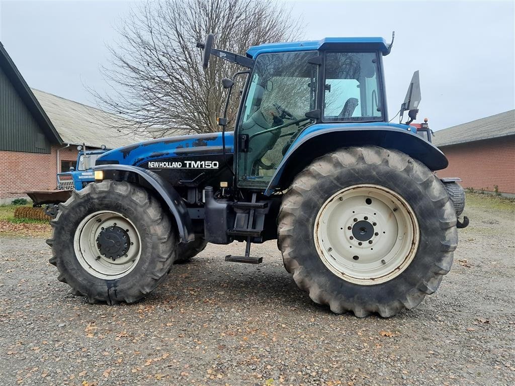 Traktor du type New Holland TM 150 med frontlift og affjedret kabine, Gebrauchtmaschine en Skive (Photo 1)