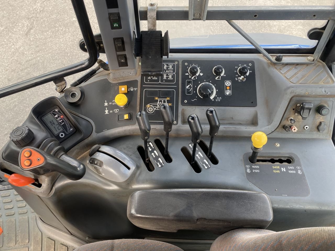 Traktor del tipo New Holland TM 165, Gebrauchtmaschine en Heerenveen (Imagen 8)