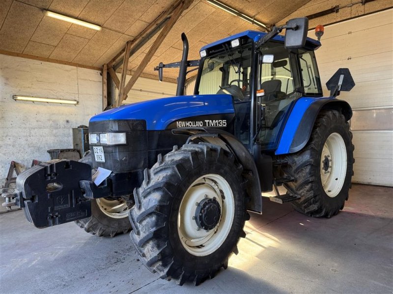 Traktor typu New Holland TM135 KUN 3400 TIMER! MANUEL GEAR OG AIRCON!, Gebrauchtmaschine w Nørager (Zdjęcie 1)