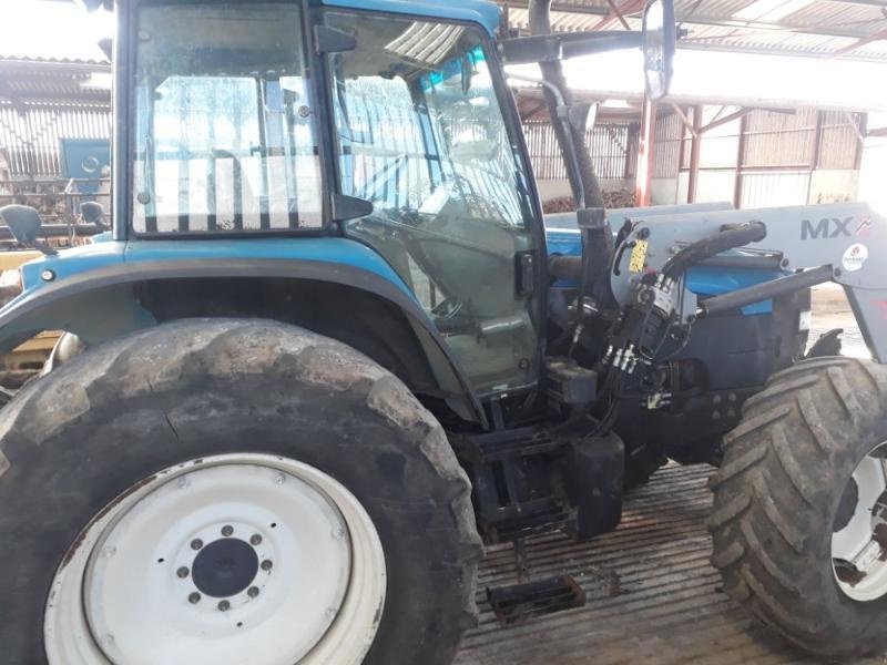 Traktor du type New Holland TM135, Gebrauchtmaschine en ANTIGNY (Photo 9)