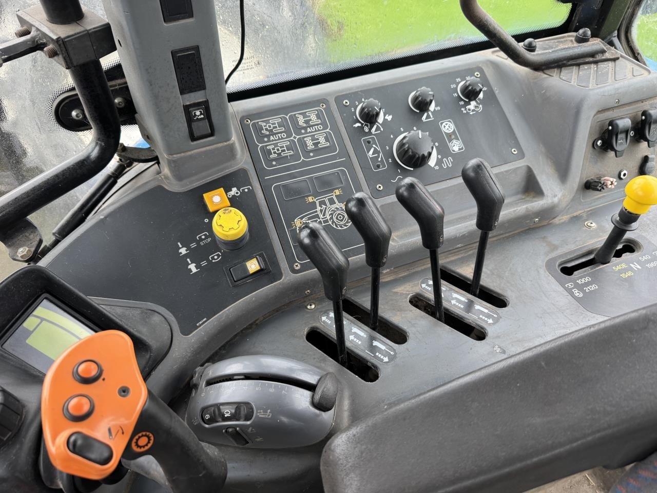 Traktor Türe ait New Holland TM155 DL-SS, Gebrauchtmaschine içinde Hadsten (resim 5)