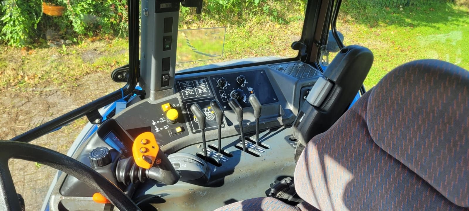 Traktor Türe ait New Holland TM155, Gebrauchtmaschine içinde Houwerzijl (resim 4)