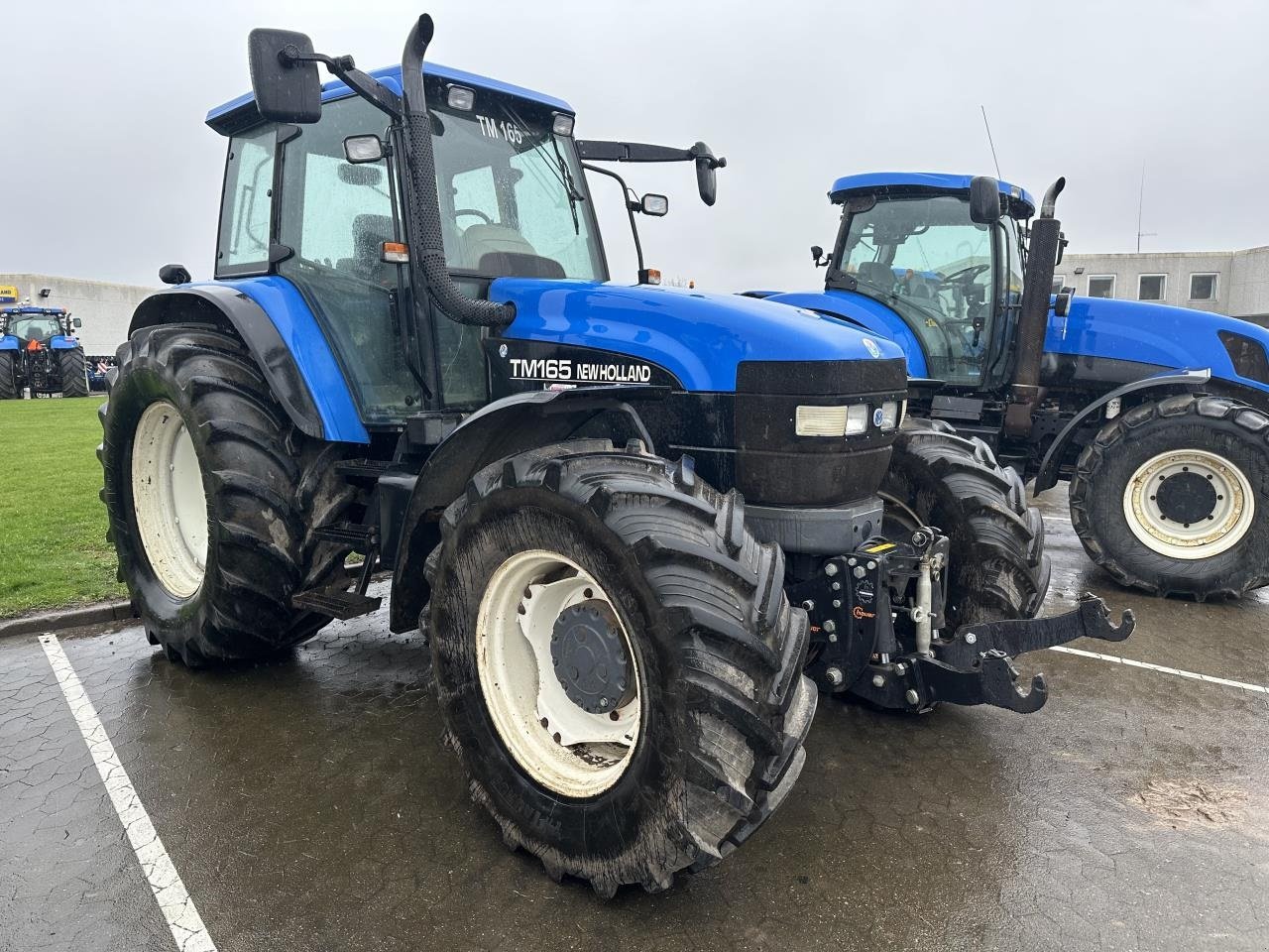 Traktor от тип New Holland TM165, Gebrauchtmaschine в Hadsten (Снимка 2)