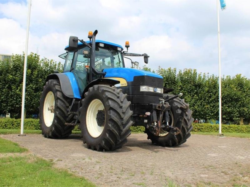 Traktor Türe ait New Holland TM175, Gebrauchtmaschine içinde Bant (resim 1)