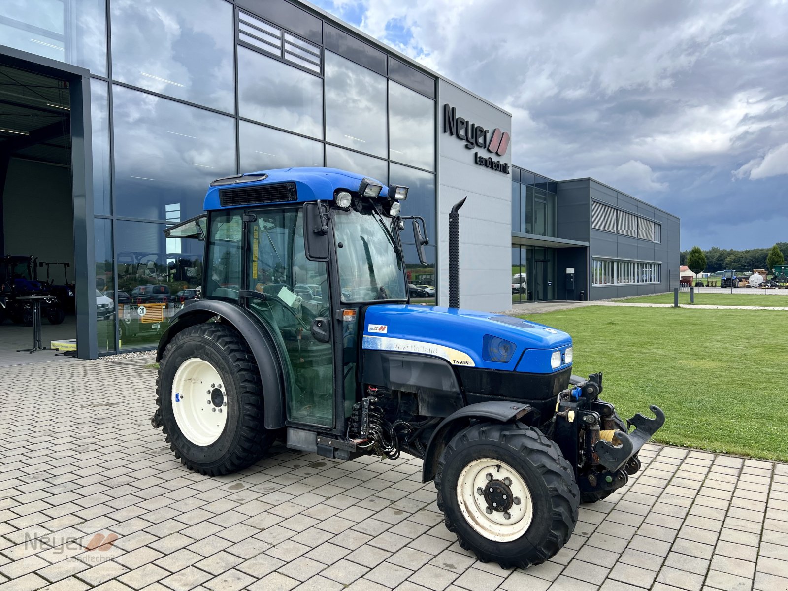 Traktor typu New Holland TN 95 NA, Gebrauchtmaschine w Bad Waldsee Mennisweiler (Zdjęcie 2)