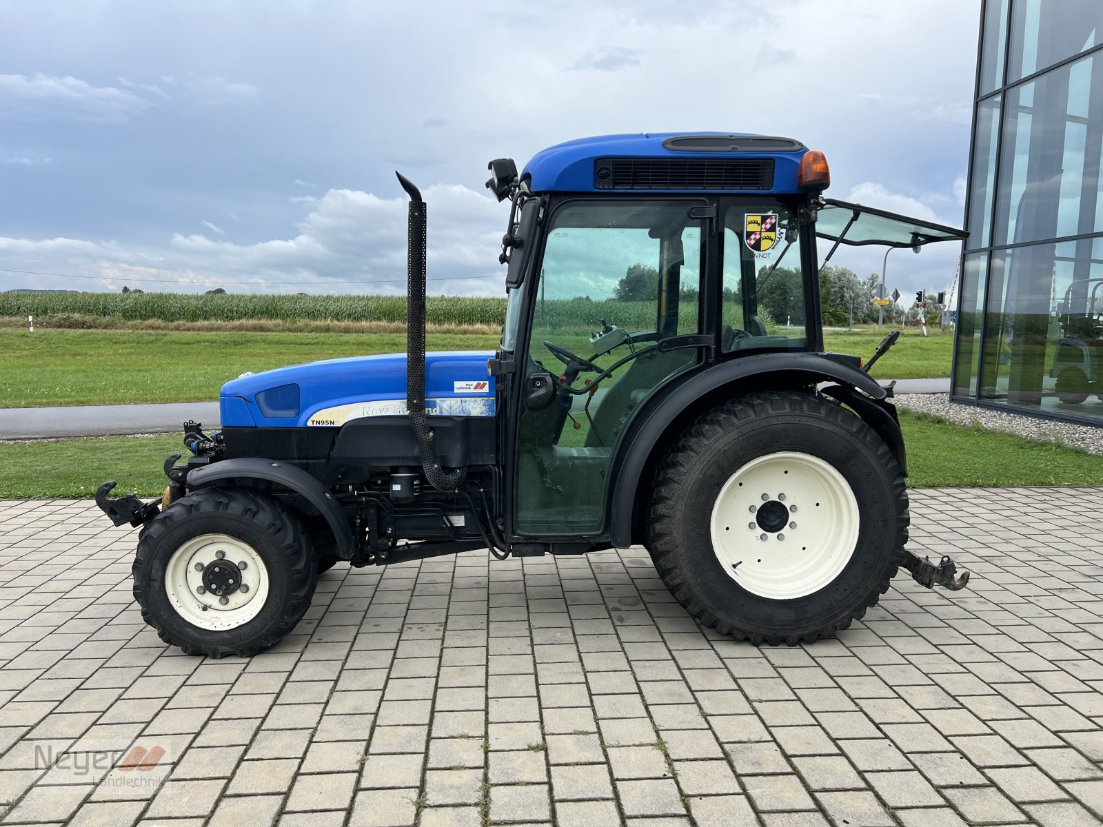 Traktor typu New Holland TN 95 NA, Gebrauchtmaschine w Bad Waldsee Mennisweiler (Zdjęcie 3)