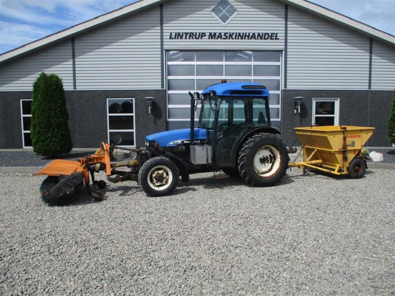 Traktor typu New Holland TN70 F med frontlift, frotPTO, kost og saltspreder. Komplet sæt lige til at komme igang med, Gebrauchtmaschine v Lintrup