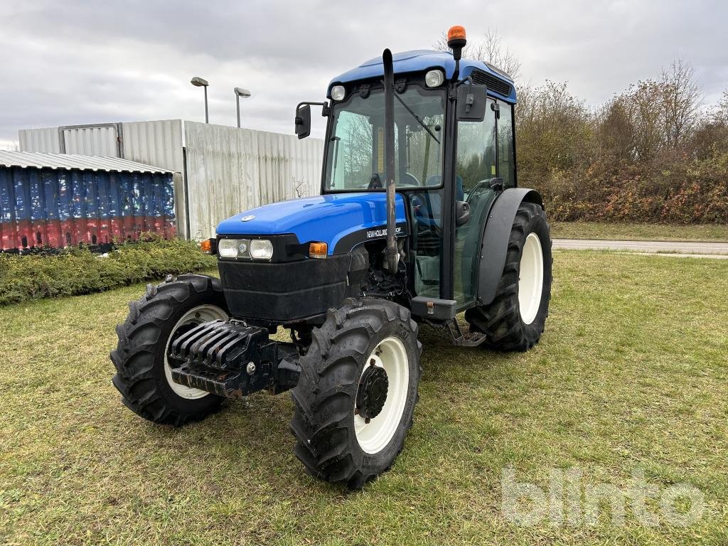 Traktor des Typs New Holland TN80F, Gebrauchtmaschine in Düsseldorf (Bild 2)