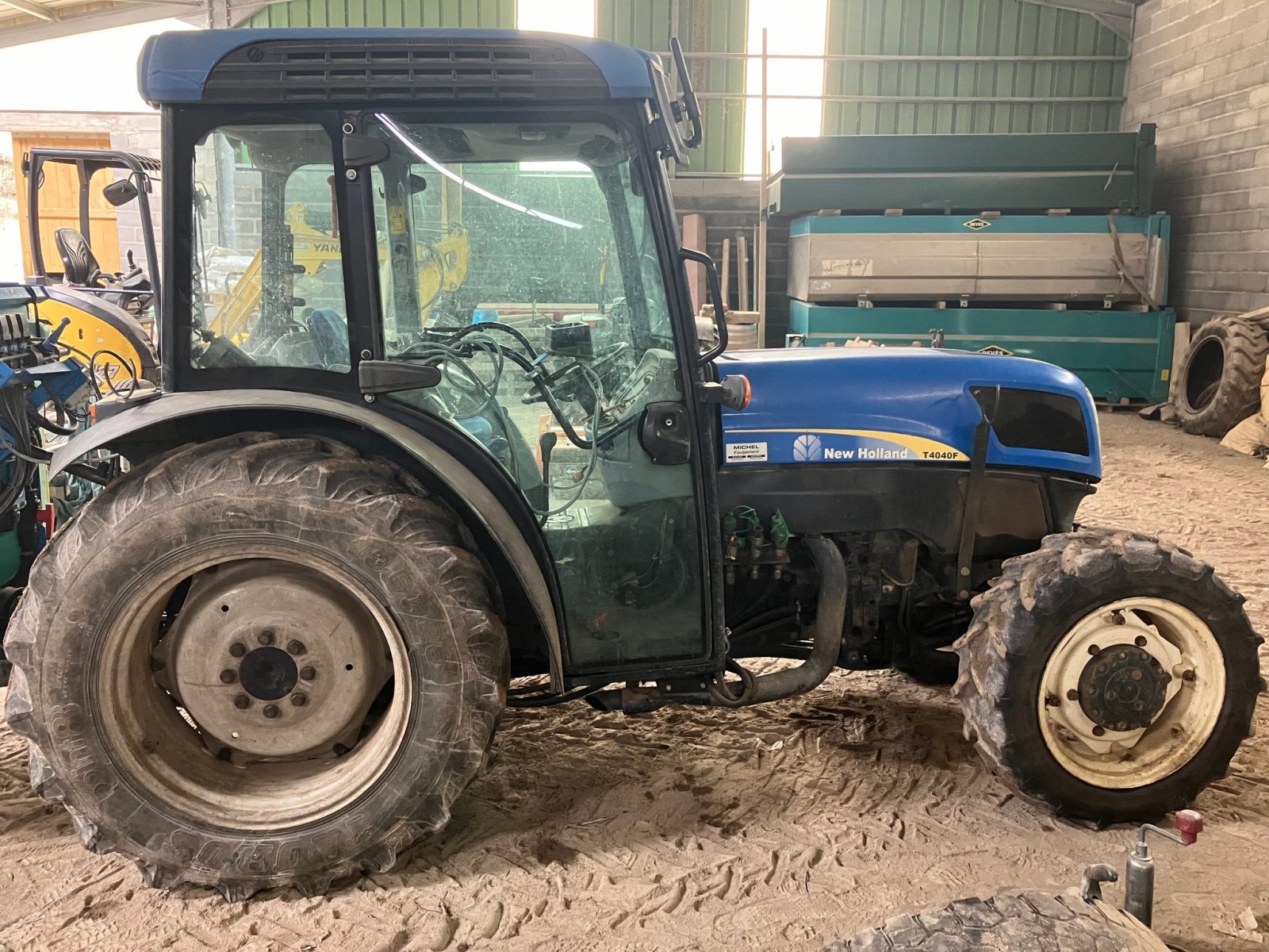 Traktor del tipo New Holland Tracteur agricole T4000F New Holland, Gebrauchtmaschine en ROYNAC (Imagen 5)