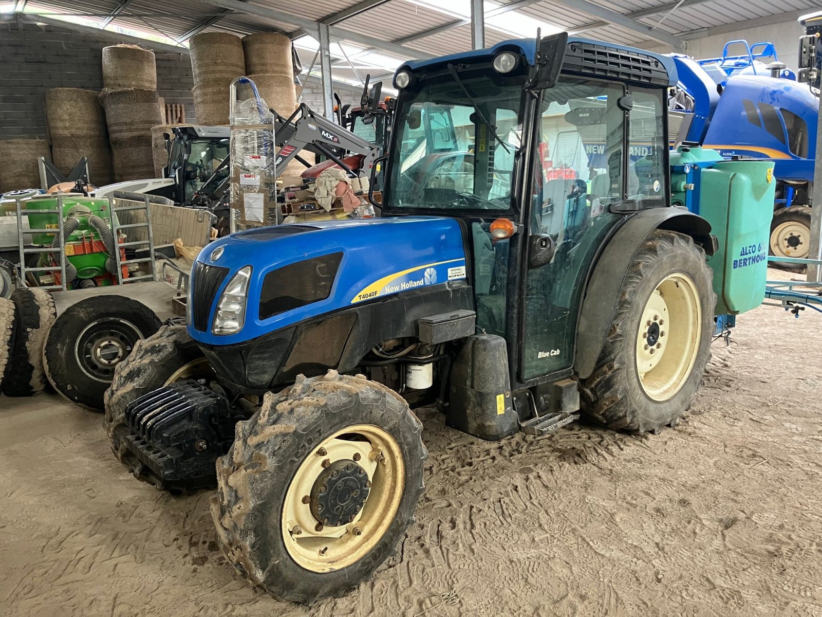 Traktor typu New Holland Tracteur agricole T4000F New Holland, Gebrauchtmaschine v ROYNAC (Obrázok 2)