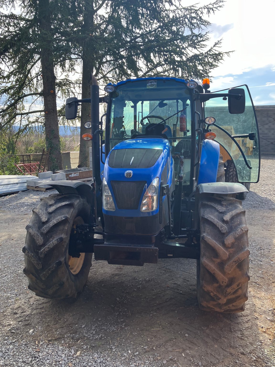 Traktor of the type New Holland Tracteur agricole T5.105 DUAL COMMAND New Holland, Gebrauchtmaschine in ROYNAC (Picture 5)