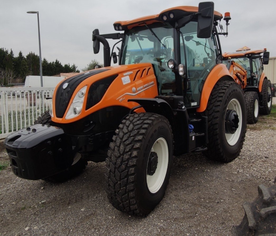 Traktor tip New Holland Tracteur agricole T5.110 AUTO COMMAND New Holland, Gebrauchtmaschine in ROYNAC (Poză 3)