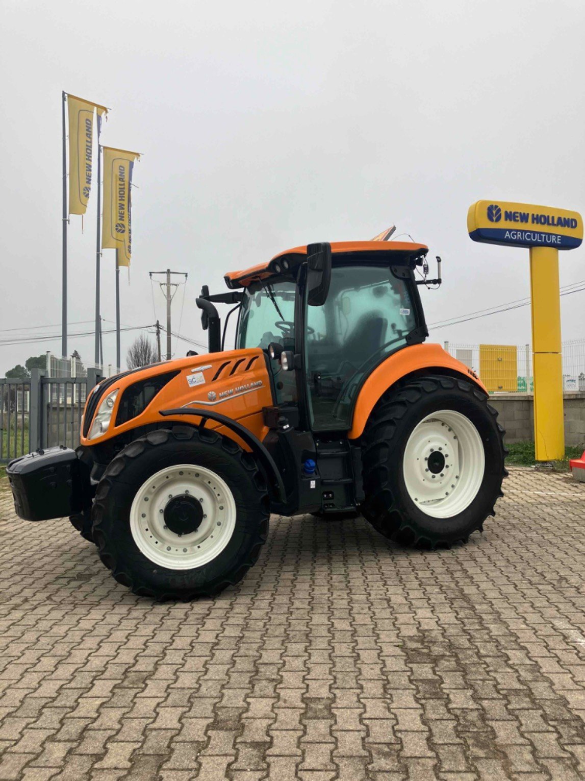 Traktor от тип New Holland Tracteur agricole T5.110 AUTO COMMAND New Holland, Gebrauchtmaschine в ROYNAC (Снимка 1)