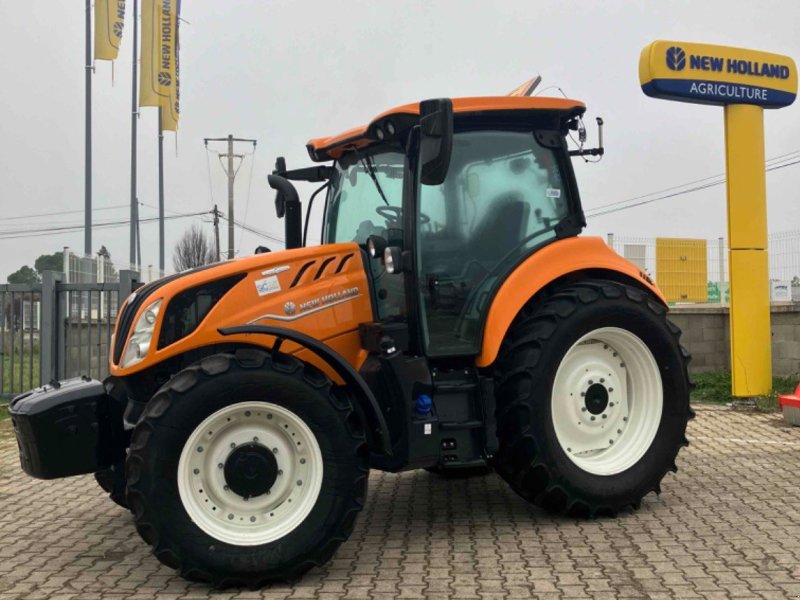 Traktor van het type New Holland Tracteur agricole T5.110 AUTO COMMAND New Holland, Gebrauchtmaschine in ROYNAC (Foto 1)