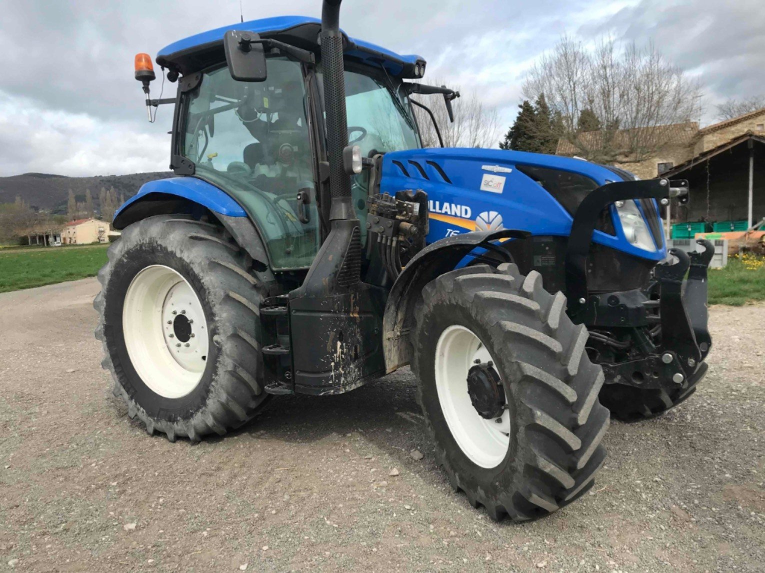 Traktor des Typs New Holland Tracteur agricole T6.145 AUTO COMMAND New Holland, Gebrauchtmaschine in ROYNAC (Bild 8)