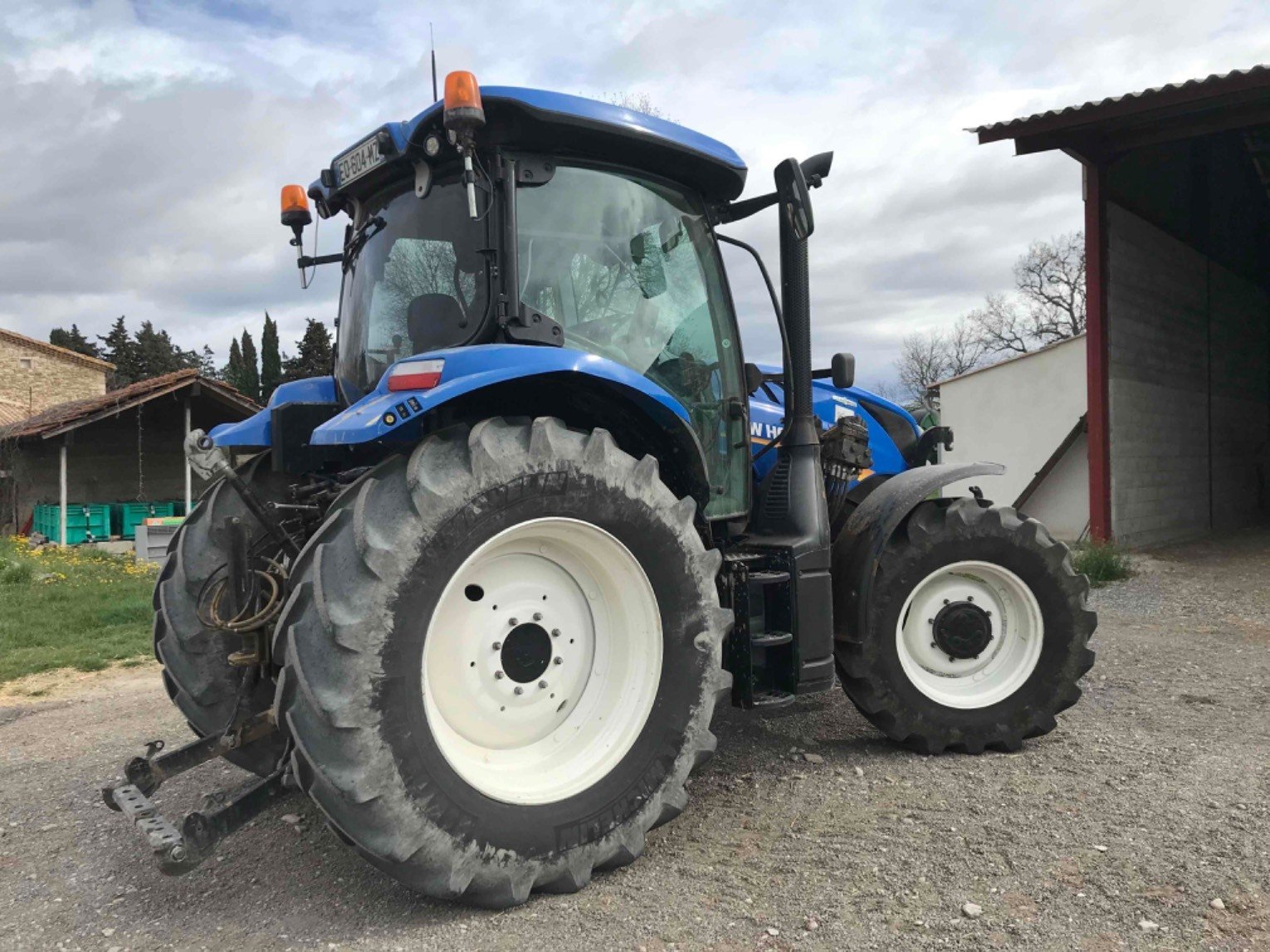 Traktor of the type New Holland Tracteur agricole T6.145 AUTO COMMAND New Holland, Gebrauchtmaschine in ROYNAC (Picture 5)