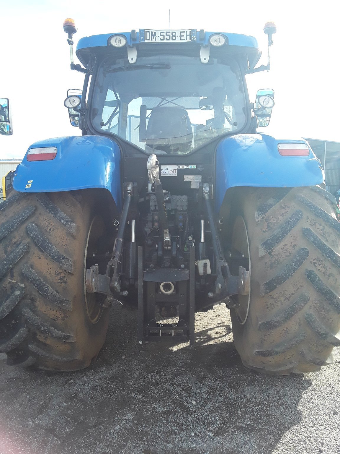 Traktor of the type New Holland Tracteur agricole T7.235 AUTO COMMAND New Holland, Gebrauchtmaschine in ROYNAC (Picture 5)