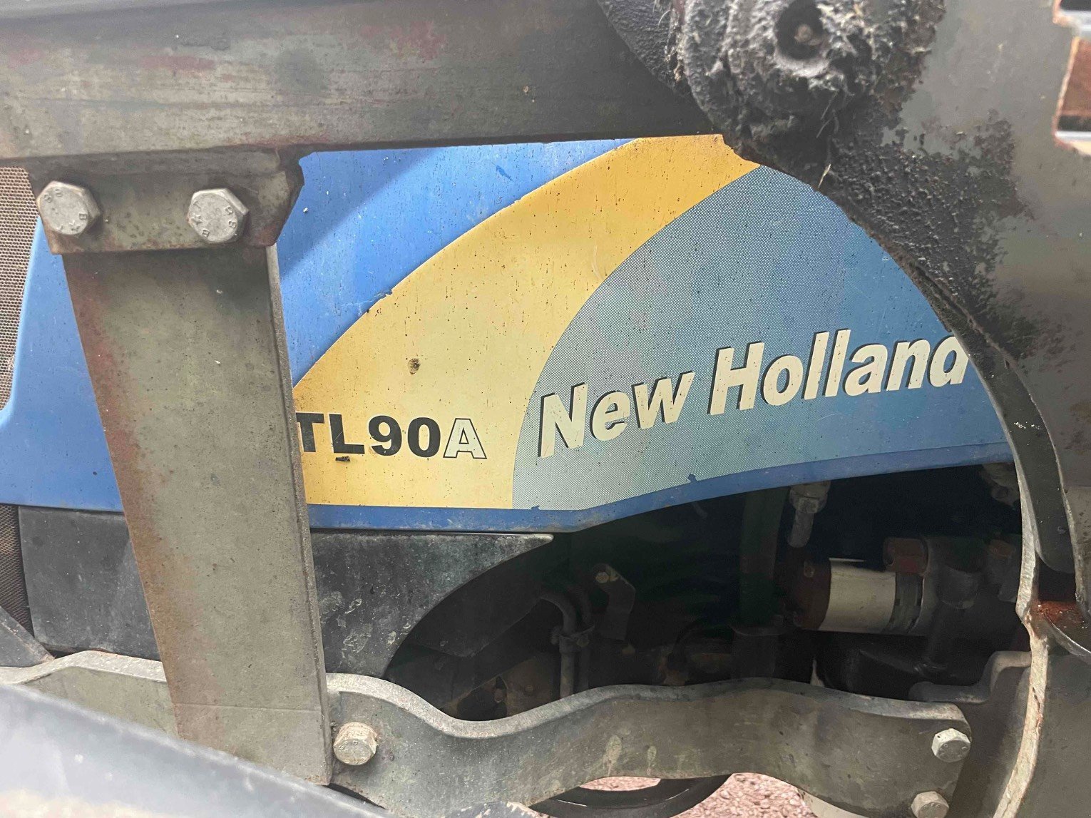 Traktor des Typs New Holland Tracteur agricole TL90A 4 RM New Holland, Gebrauchtmaschine in SAINT CLAIR SUR ELLE (Bild 8)