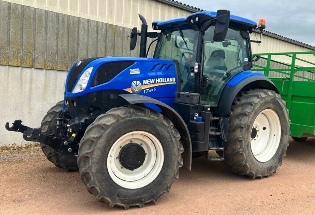 Traktor of the type New Holland TRACTEUR N-H T 7165S, Gebrauchtmaschine in LAIGNES (Picture 1)