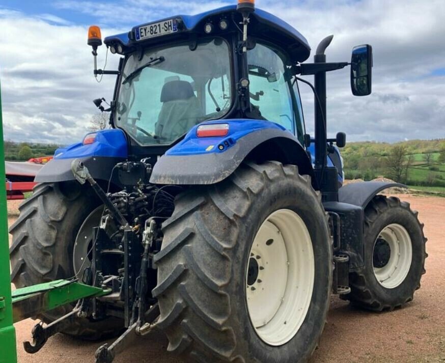 Traktor of the type New Holland TRACTEUR N-H T 7165S, Gebrauchtmaschine in LAIGNES (Picture 2)