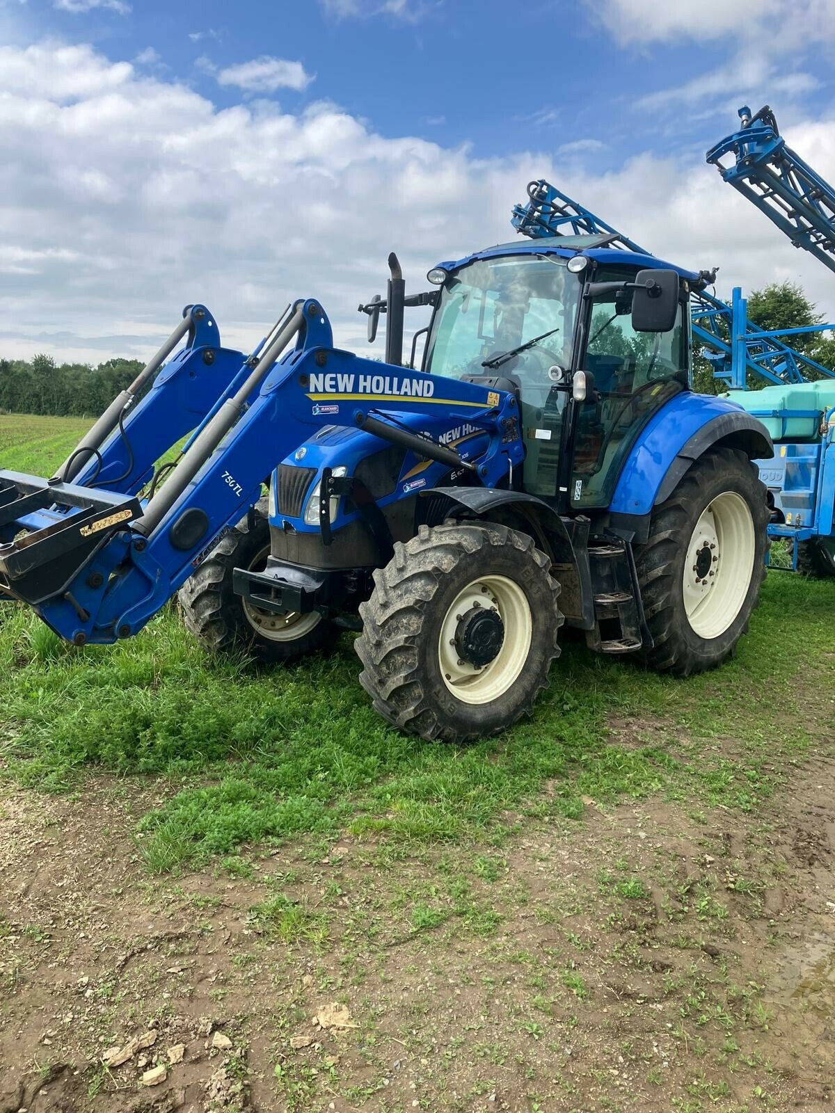 Traktor типа New Holland TRACTEUR NH T5-105, Gebrauchtmaschine в PONTIVY (Фотография 1)