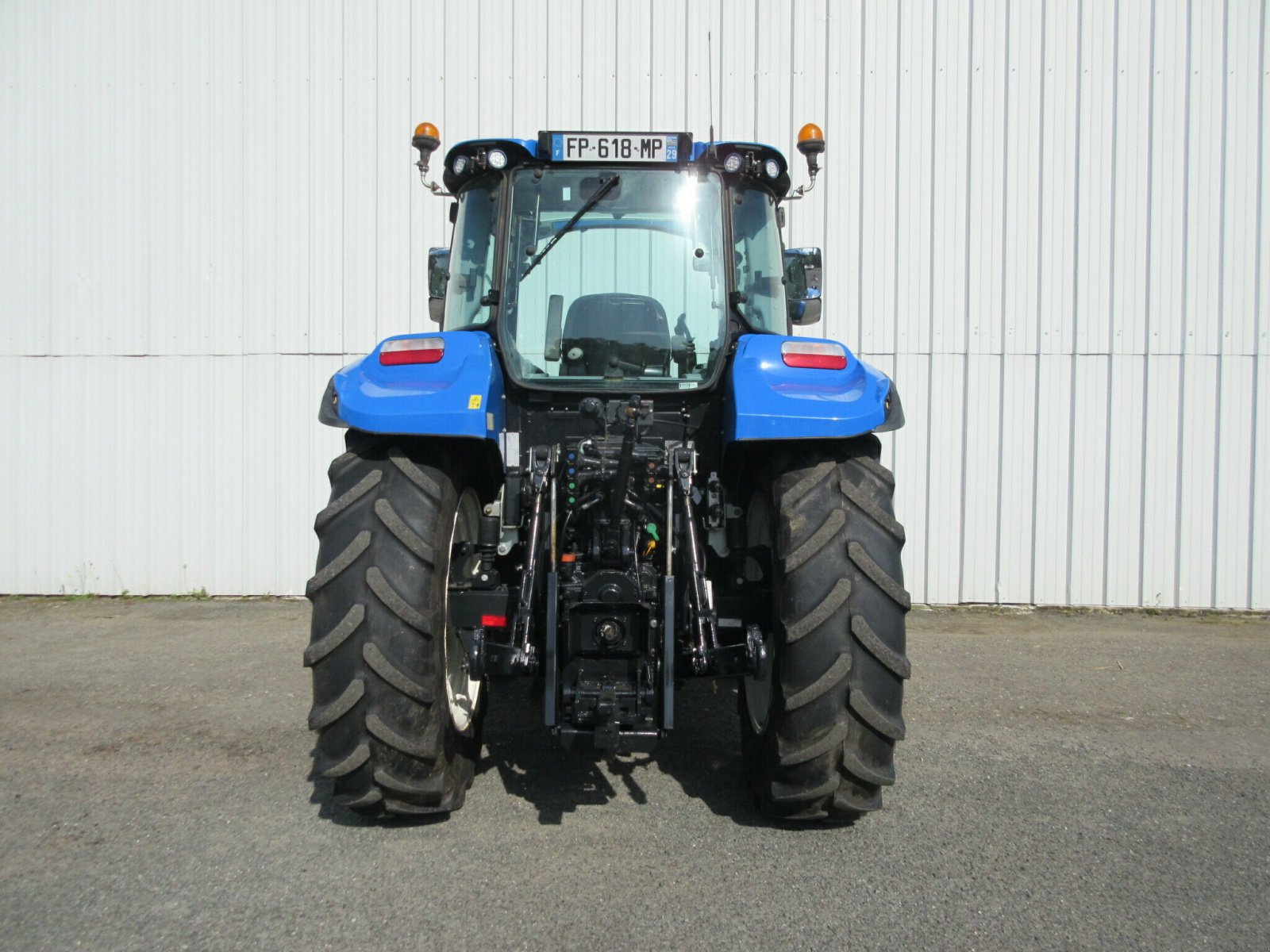 Traktor des Typs New Holland TRACTEUR NH T5-120 T4F, Gebrauchtmaschine in PLOUIGNEAU (Bild 6)