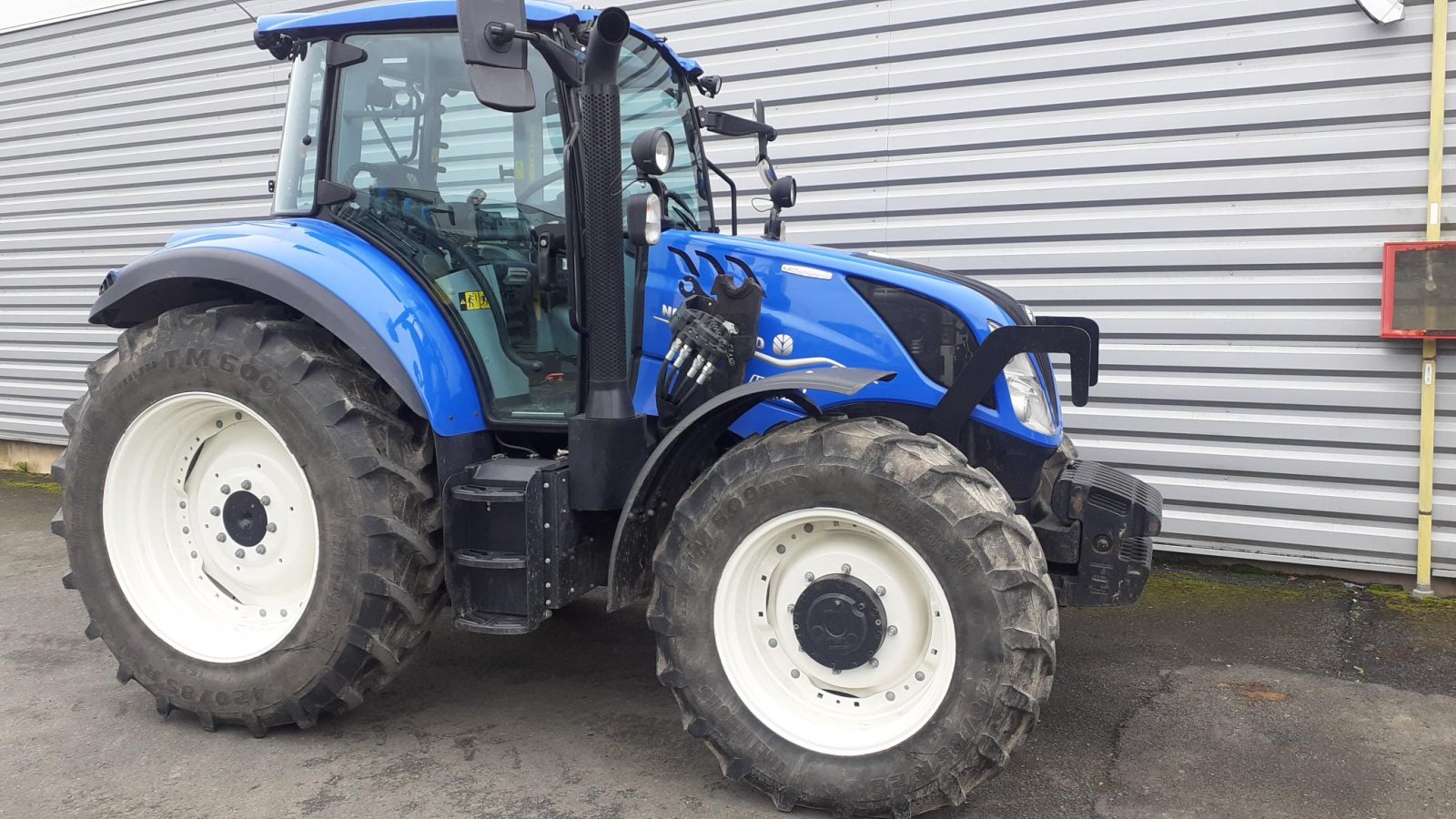 Traktor del tipo New Holland TRACTEUR OCC, Gebrauchtmaschine In Les Touches (Immagine 2)