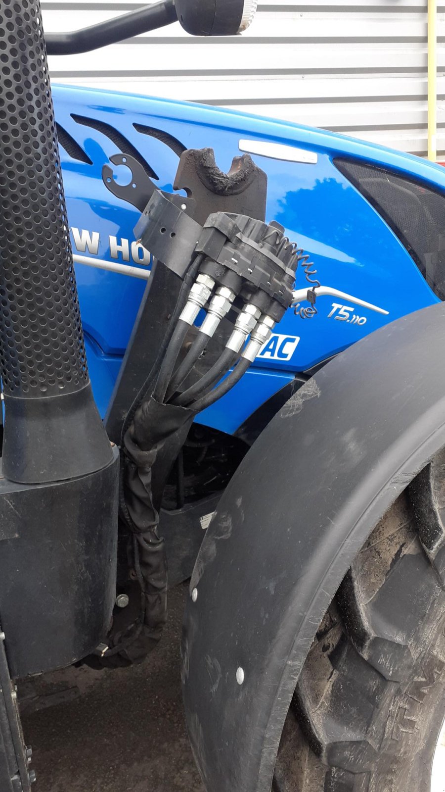 Traktor van het type New Holland TRACTEUR OCC, Gebrauchtmaschine in Les Touches (Foto 7)