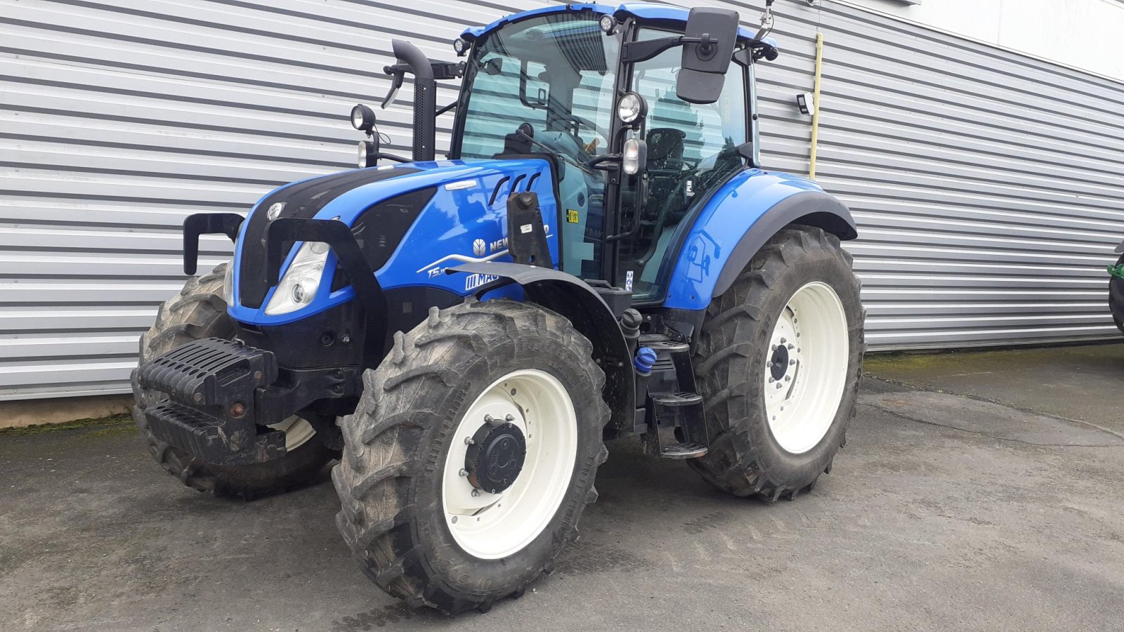 Traktor van het type New Holland TRACTEUR OCC, Gebrauchtmaschine in Les Touches (Foto 1)