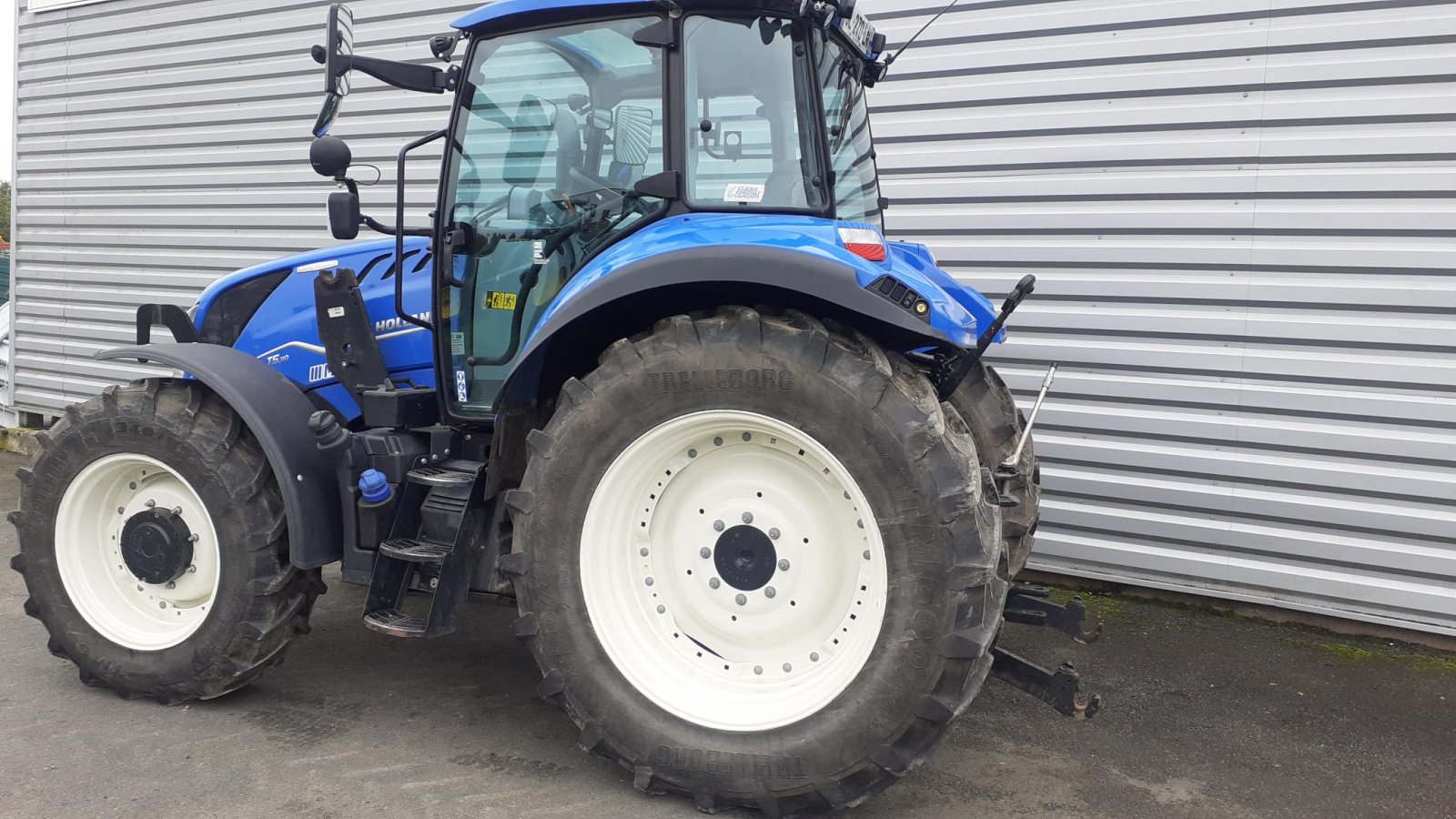 Traktor van het type New Holland TRACTEUR OCC, Gebrauchtmaschine in Les Touches (Foto 4)