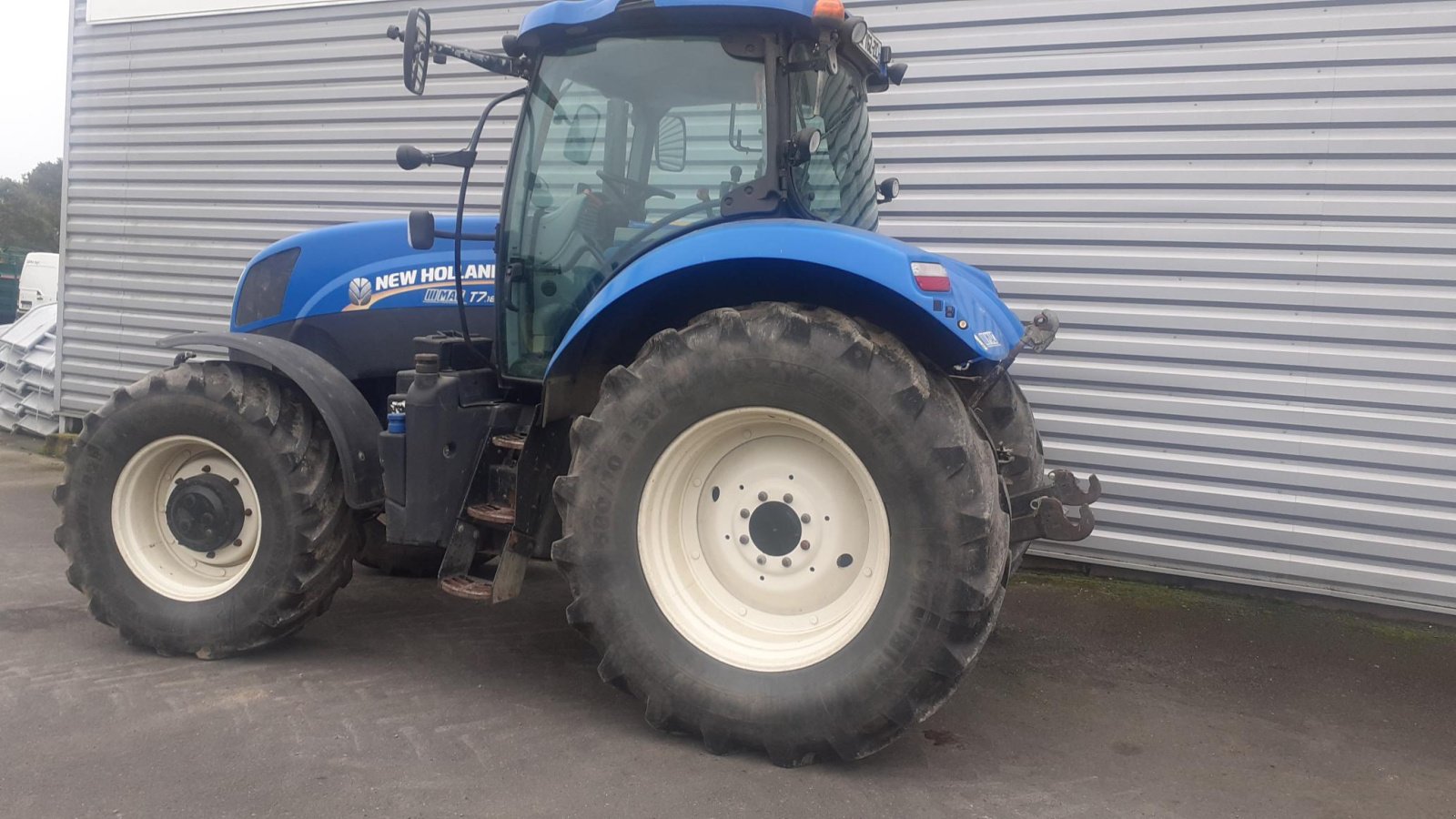 Traktor van het type New Holland TRACTEUR OCC, Gebrauchtmaschine in Les Touches (Foto 4)