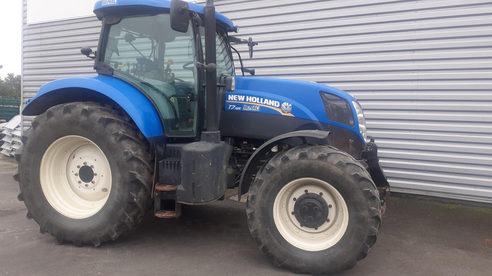 Traktor van het type New Holland TRACTEUR OCC, Gebrauchtmaschine in Les Touches (Foto 2)