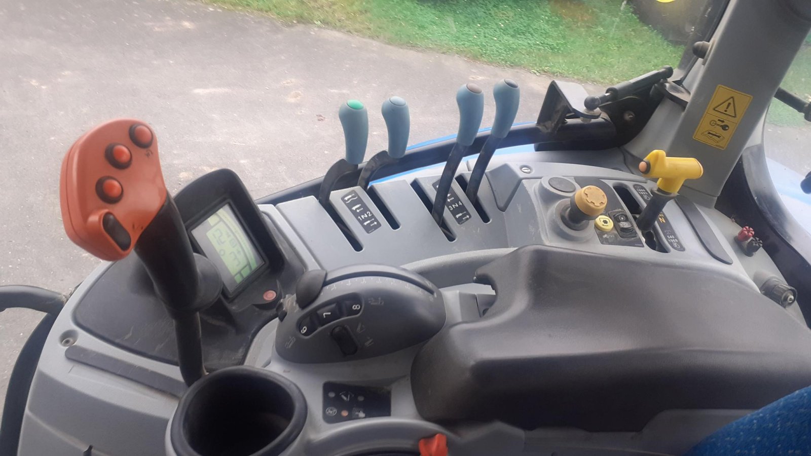 Traktor du type New Holland TRACTEUR OCC, Gebrauchtmaschine en Les Touches (Photo 6)