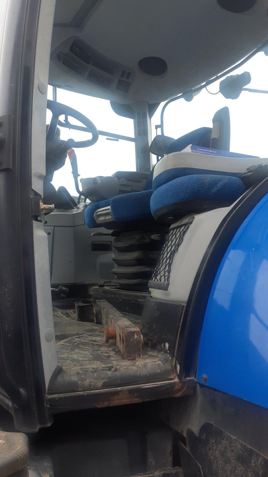 Traktor des Typs New Holland TRACTEUR OCC, Gebrauchtmaschine in Les Touches (Bild 5)