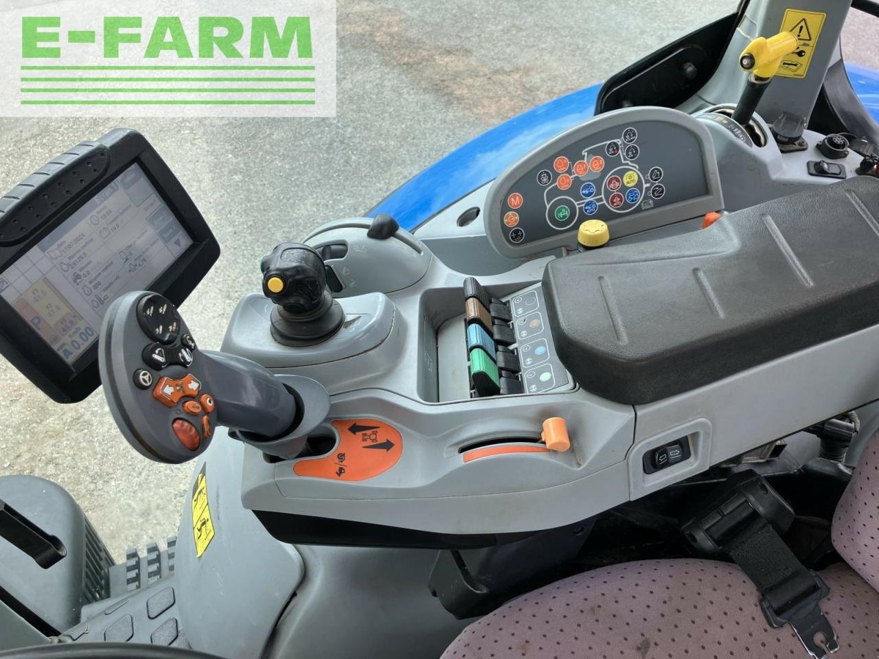 Traktor Türe ait New Holland tracteur t 7.185, Gebrauchtmaschine içinde PLOUIGNEAU (resim 7)