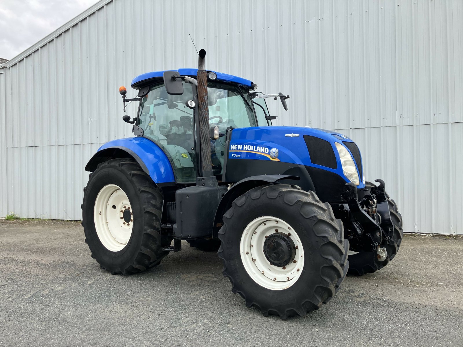 Traktor za tip New Holland TRACTEUR T 7.185, Gebrauchtmaschine u PLOUIGNEAU (Slika 2)