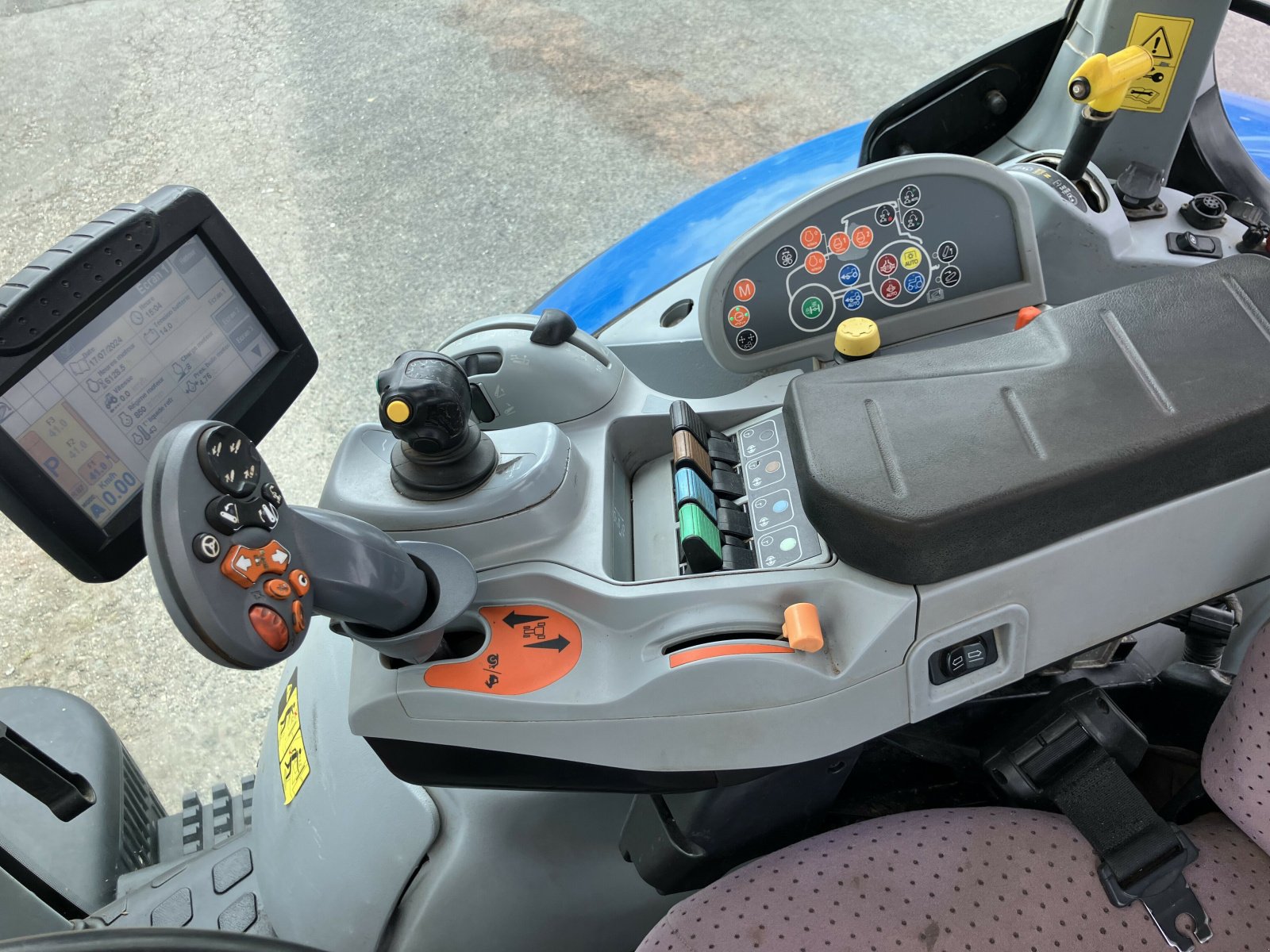 Traktor Türe ait New Holland TRACTEUR T 7.185, Gebrauchtmaschine içinde PLOUIGNEAU (resim 7)