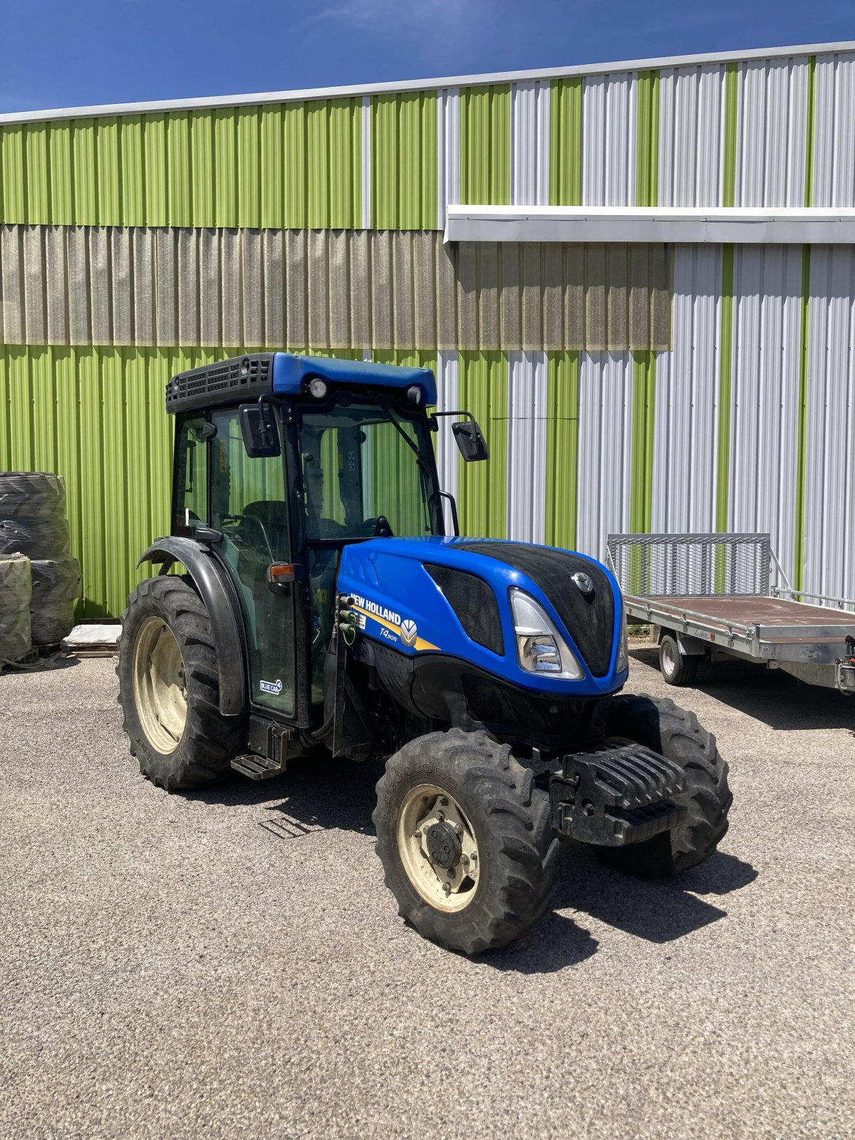 Traktor of the type New Holland TRACTEUR, Gebrauchtmaschine in SAINT ANDIOL (Picture 1)