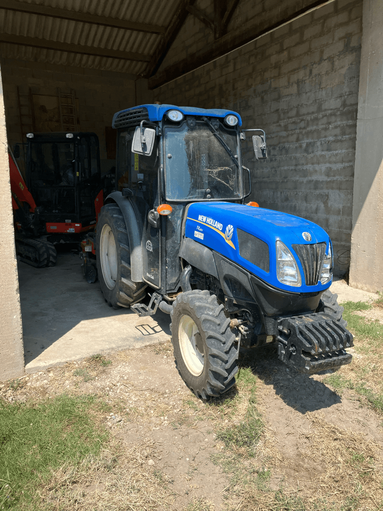 Traktor van het type New Holland TRACTEUR, Gebrauchtmaschine in SAINT ANDIOL (Foto 1)