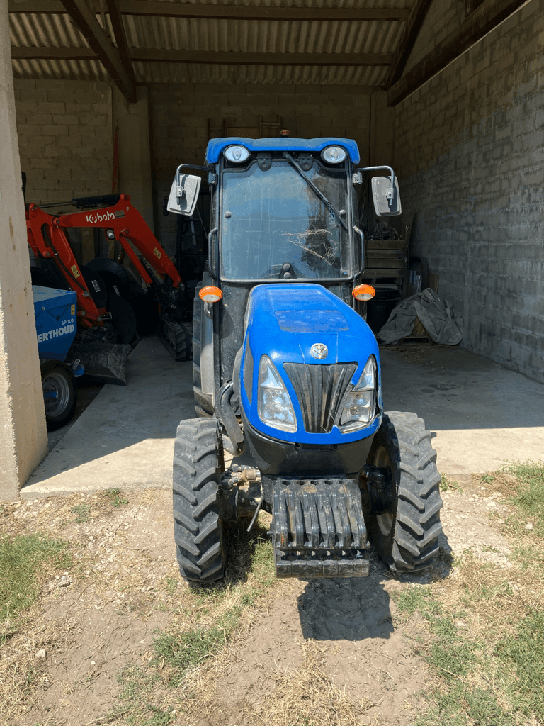 Traktor van het type New Holland TRACTEUR, Gebrauchtmaschine in SAINT ANDIOL (Foto 4)