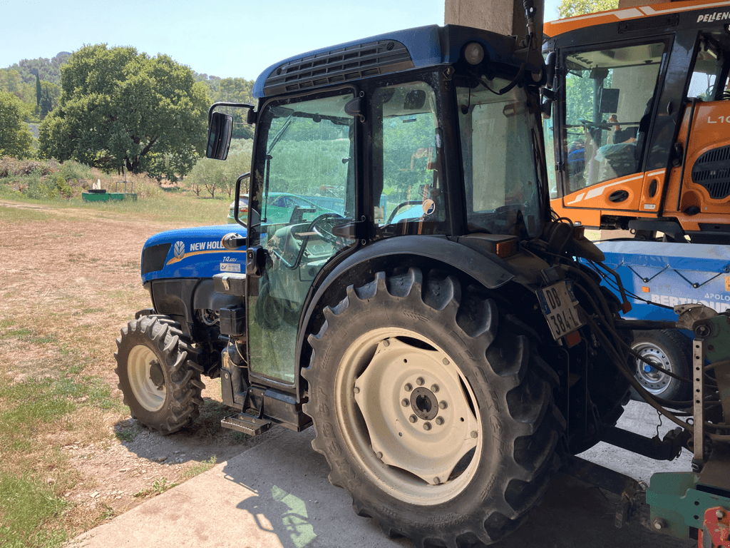 Traktor des Typs New Holland TRACTEUR, Gebrauchtmaschine in SAINT ANDIOL (Bild 3)