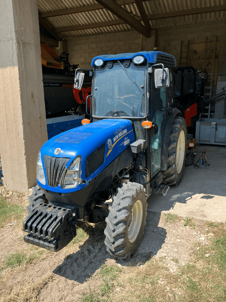 Traktor van het type New Holland TRACTEUR, Gebrauchtmaschine in SAINT ANDIOL (Foto 2)