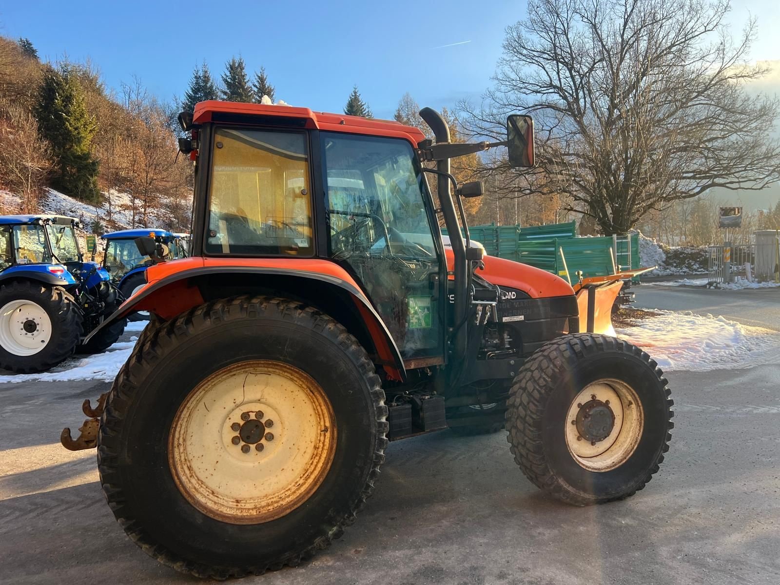 Traktor des Typs New Holland TS 100, Gebrauchtmaschine in Burgkirchen (Bild 4)