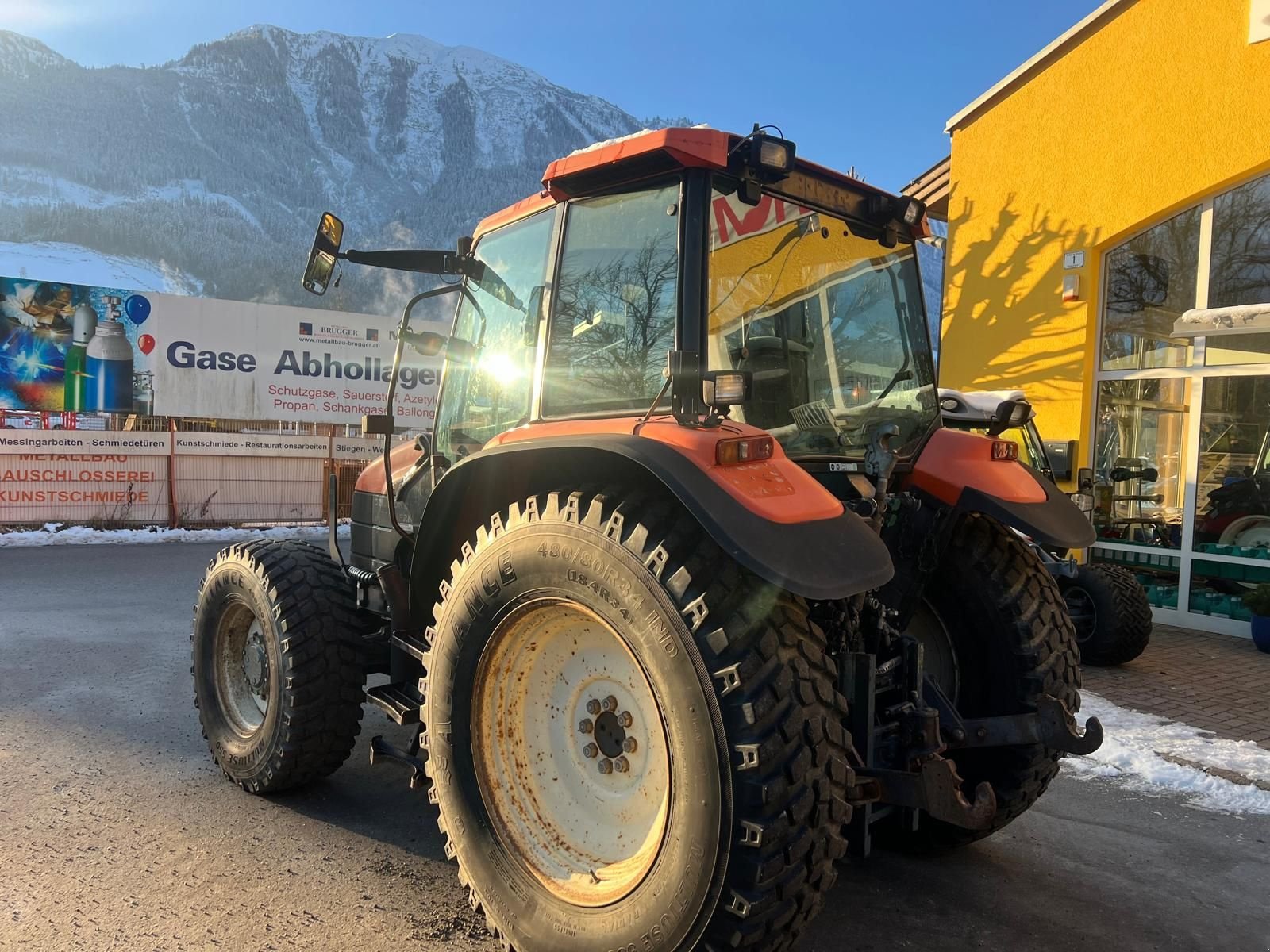 Traktor des Typs New Holland TS 100, Gebrauchtmaschine in Burgkirchen (Bild 2)