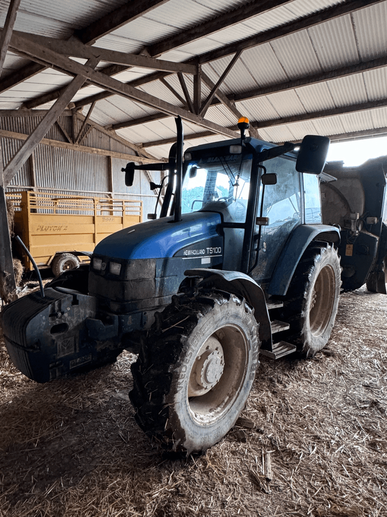 Traktor des Typs New Holland TS 100, Gebrauchtmaschine in TREMEUR (Bild 1)