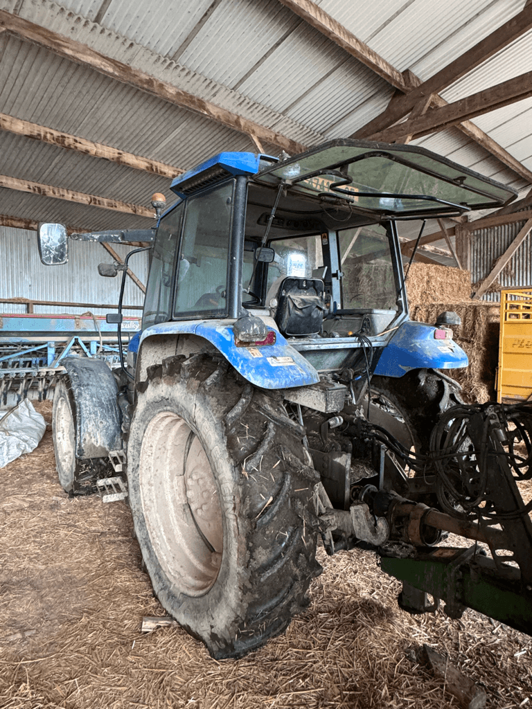 Traktor des Typs New Holland TS 100, Gebrauchtmaschine in TREMEUR (Bild 2)