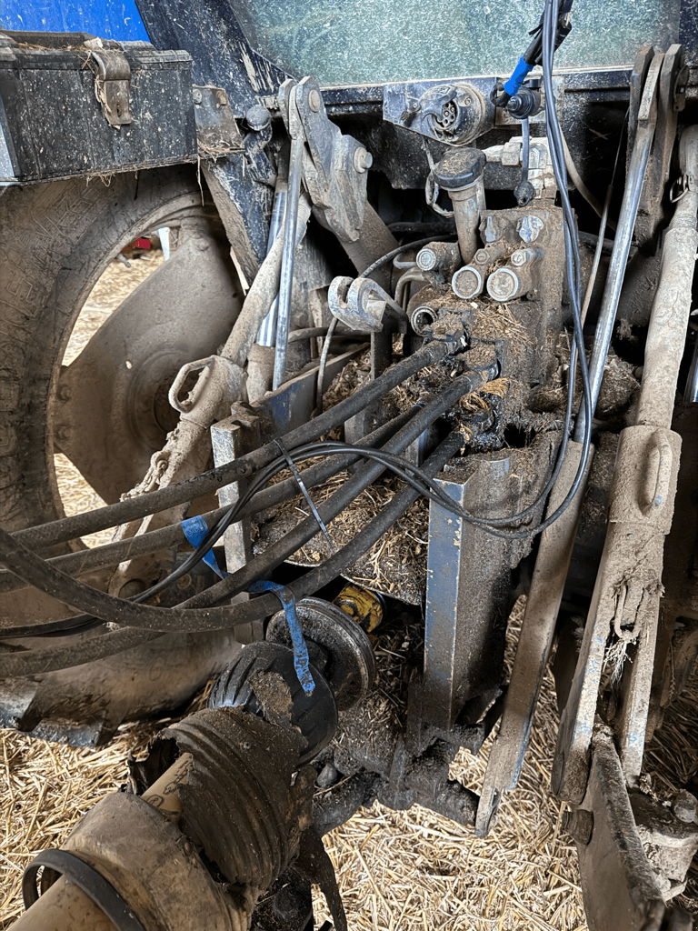 Traktor des Typs New Holland TS 100, Gebrauchtmaschine in TREMEUR (Bild 5)