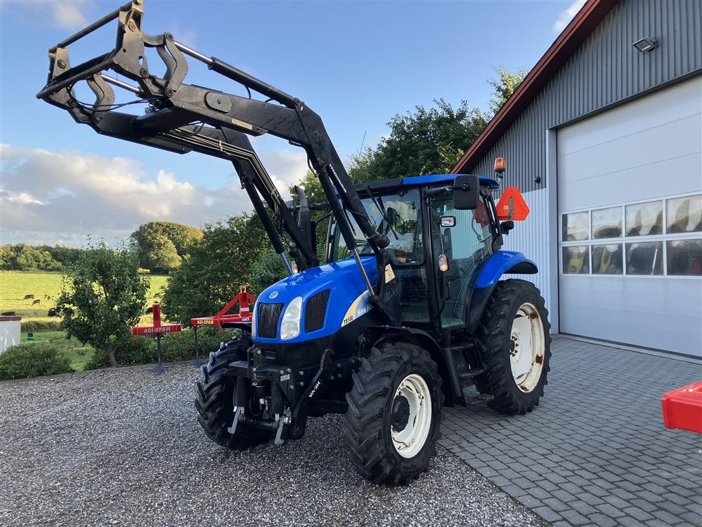 Traktor van het type New Holland TS 100A Rigtig Velholdt, Gebrauchtmaschine in Svenstrup J (Foto 2)