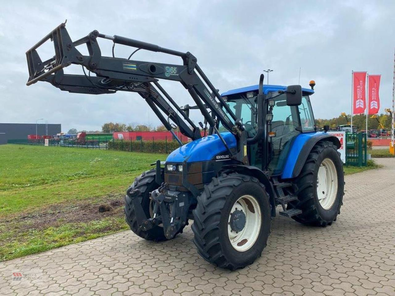 Traktor от тип New Holland TS 115 MIT FRONTLADER & DRUCKLUFT, Gebrauchtmaschine в Oyten (Снимка 1)