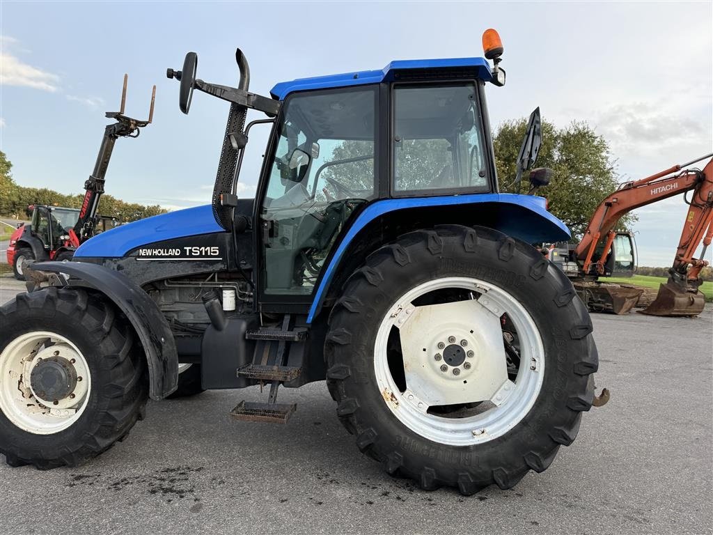 Traktor du type New Holland TS 115 TURBO OG KUN 6400 TIMER, Gebrauchtmaschine en Nørager (Photo 4)